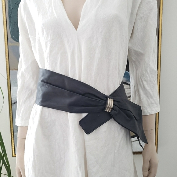 Gianni Versace | Leather Belt with Pewter Accent - Picture 2 of 14